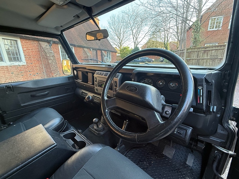 Land Rover Defender 90 2.5 TD5 XS Station Wagon 3dr Diesel Manual (282 g/km, 120 bhp) - U10003702