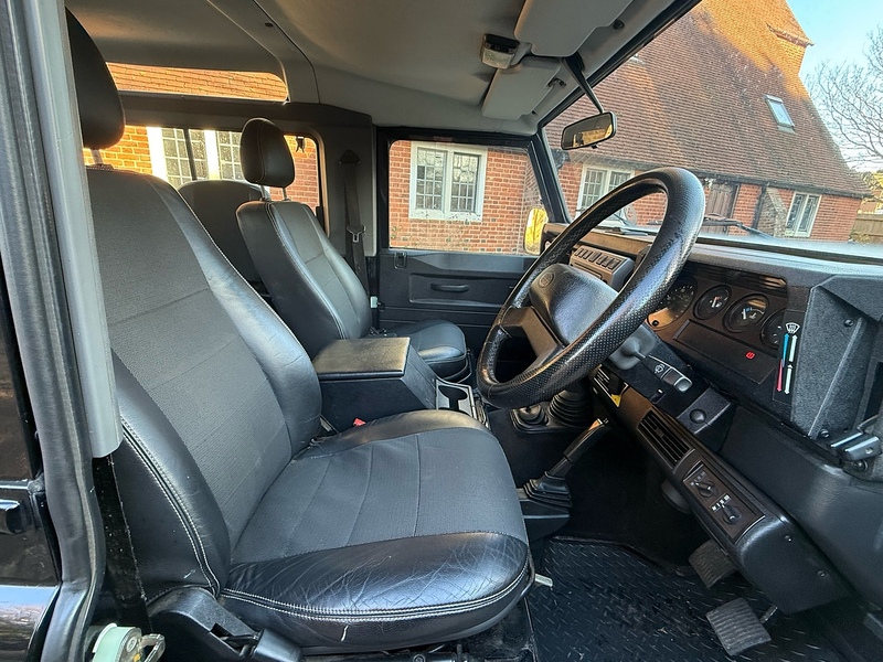 Land Rover Defender 90 2.5 TD5 XS Station Wagon 3dr Diesel Manual (282 g/km, 120 bhp) - U10003702