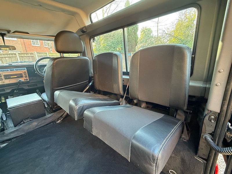 Land Rover Defender 90 2.5 TD5 XS Station Wagon 3dr Diesel Manual (282 g/km, 120 bhp) - U10003702