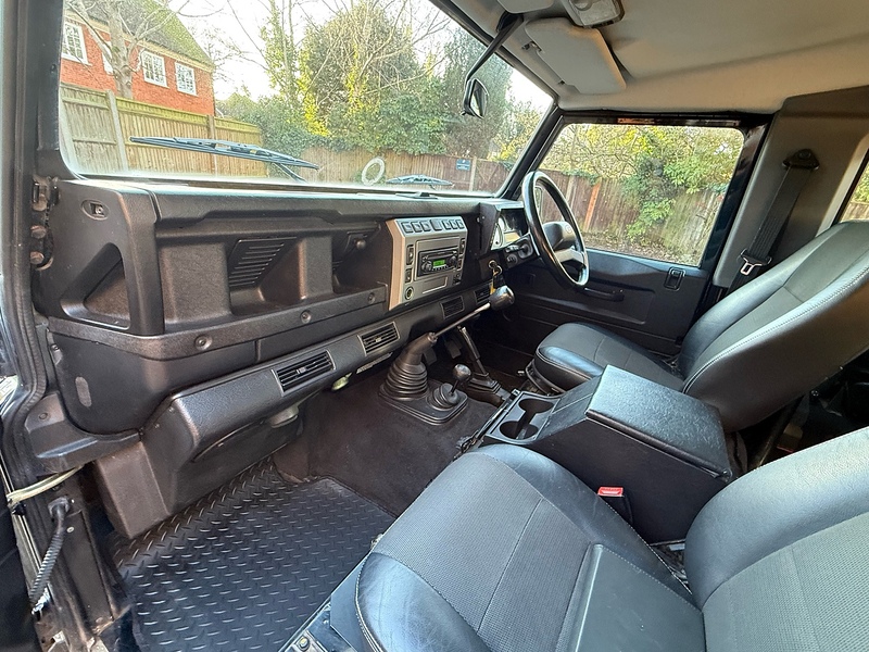 Land Rover Defender 90 2.5 TD5 XS Station Wagon 3dr Diesel Manual (282 g/km, 120 bhp) - U10003702