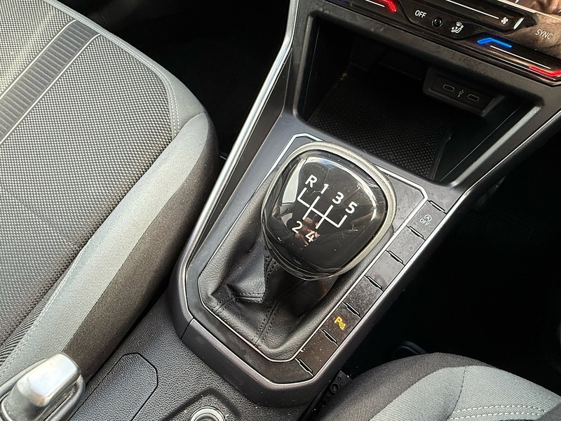 Volkswagen Polo 1.0 TSI Style Hatchback 5dr Petrol Manual Euro 6 (s/s) (95 ps) - U10003710