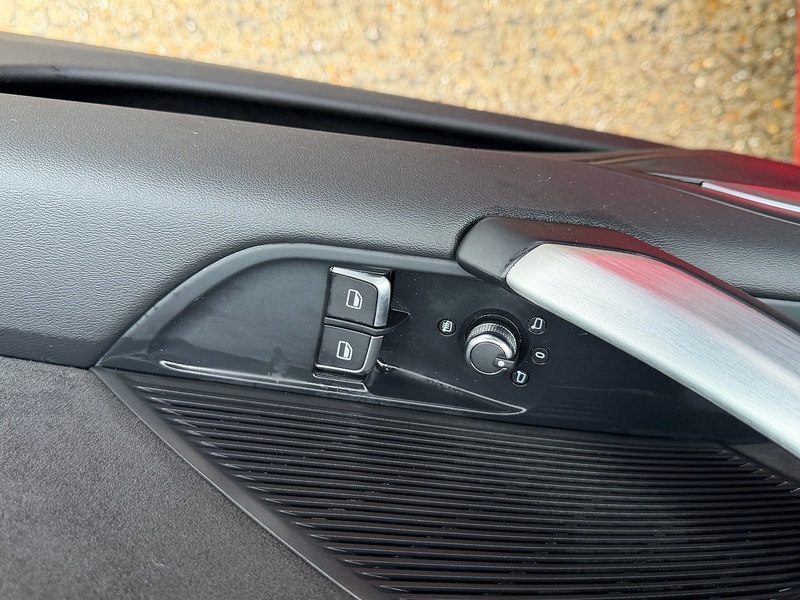 Audi TT 2.0 TFSI Black Edition Coupe 3dr Petrol S Tronic quattro Euro 6 (s/s) (230 ps) - U10003713