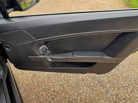 Aston Martin Vantage 4.7 V8 Roadster 2dr Petrol Sportshift II Euro 5 (420 bhp) - U10003727