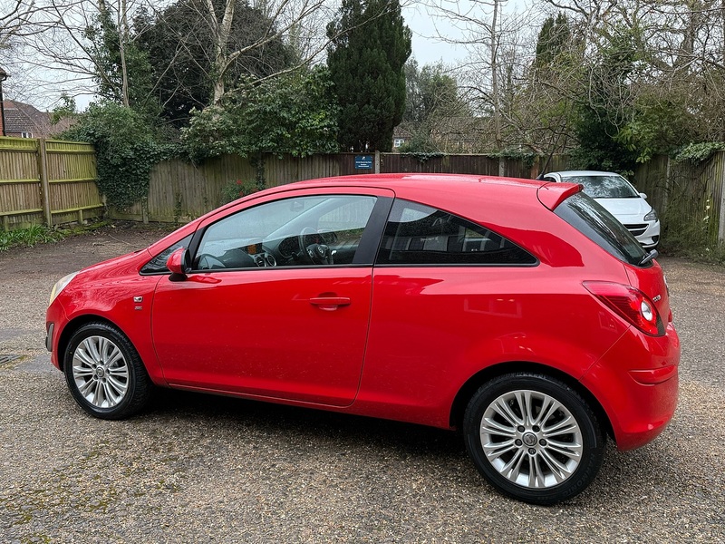 Vauxhall Corsa 1.7 CDTi ecoFLEX SE Hatchback 3dr Diesel Manual Euro 5 (130 ps) - U10003731