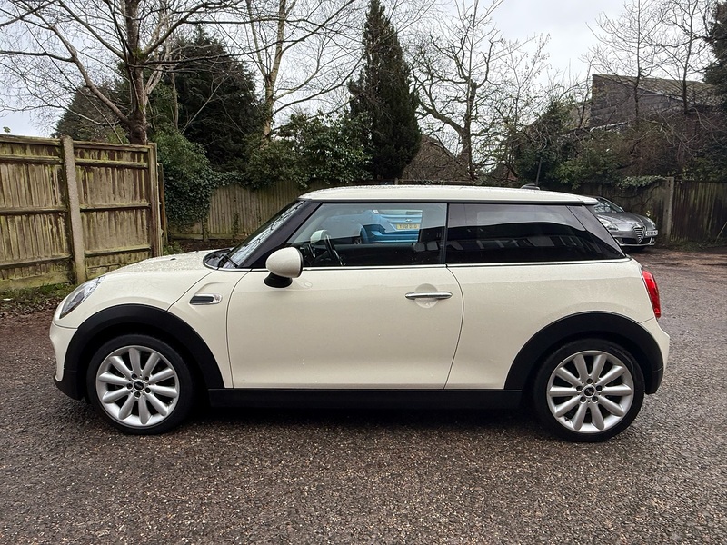 MINI Hatch 1.5 Cooper Hatchback 3dr Petrol Auto Euro 6 (s/s) (136 ps) - U10003732