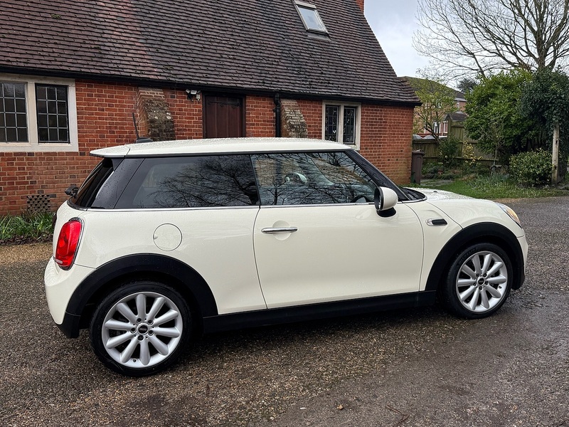 MINI Hatch 1.5 Cooper Hatchback 3dr Petrol Auto Euro 6 (s/s) (136 ps) - U10003732