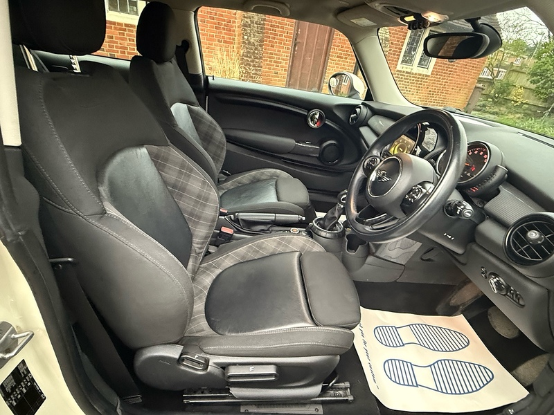 MINI Hatch 1.5 Cooper Hatchback 3dr Petrol Auto Euro 6 (s/s) (136 ps) - U10003732