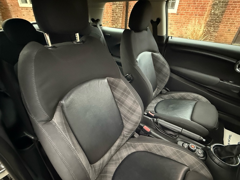 MINI Hatch 1.5 Cooper Hatchback 3dr Petrol Auto Euro 6 (s/s) (136 ps) - U10003732