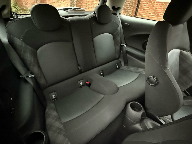 MINI Hatch 1.5 Cooper Hatchback 3dr Petrol Auto Euro 6 (s/s) (136 ps) - U10003732