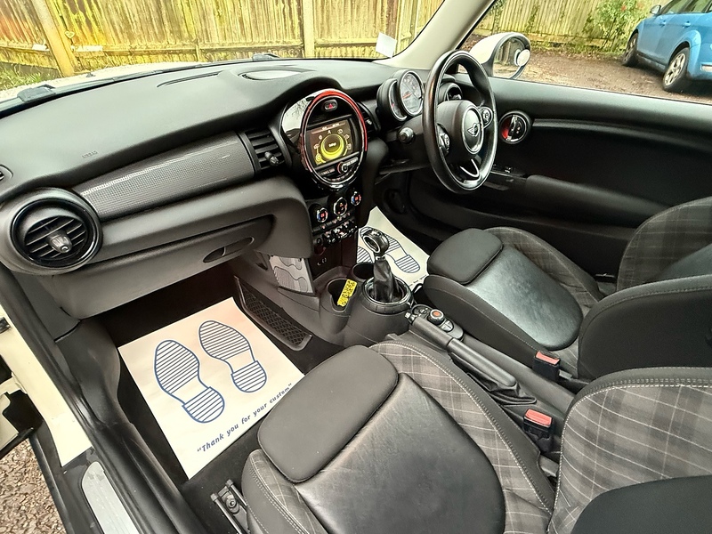 MINI Hatch 1.5 Cooper Hatchback 3dr Petrol Auto Euro 6 (s/s) (136 ps) - U10003732