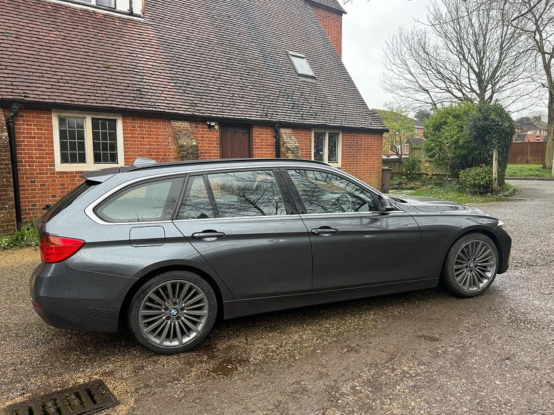 BMW 3 Series 2.0 320d Luxury Touring 5dr Diesel Manual Euro 5 (s/s) (184 ps) - U10003738