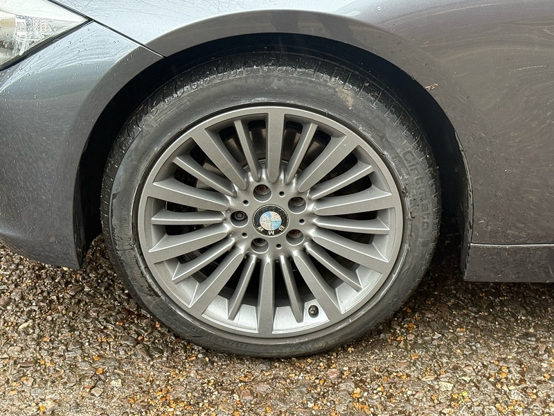 BMW 3 Series 2.0 320d Luxury Touring 5dr Diesel Manual Euro 5 (s/s) (184 ps) - U10003738