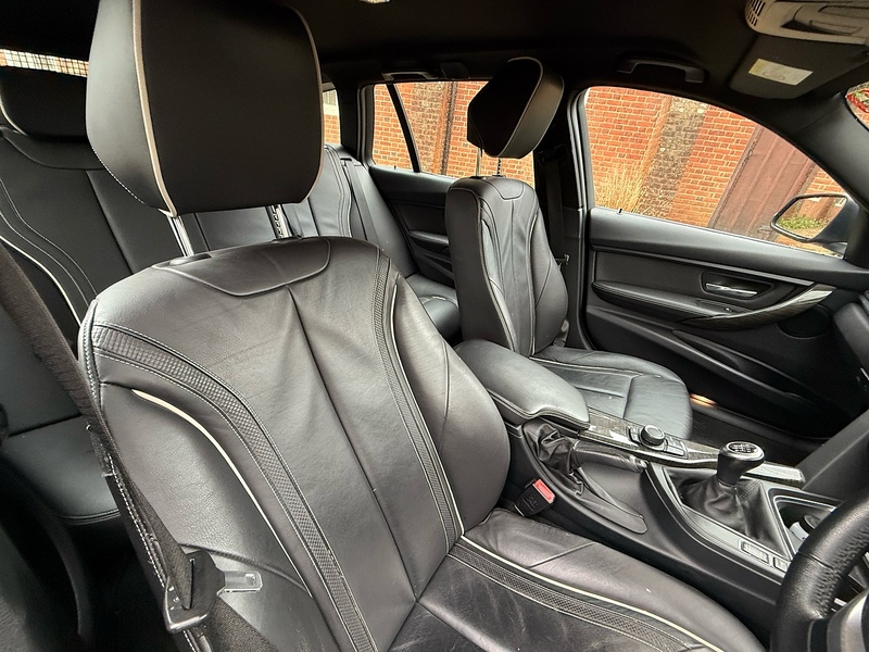 BMW 3 Series 2.0 320d Luxury Touring 5dr Diesel Manual Euro 5 (s/s) (184 ps) - U10003738