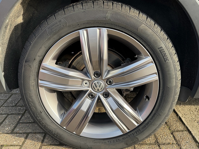 Volkswagen Tiguan 2.0 TSI SEL SUV 5dr Petrol DSG 4Motion Euro 6 (s/s) (190 ps) - U10003739