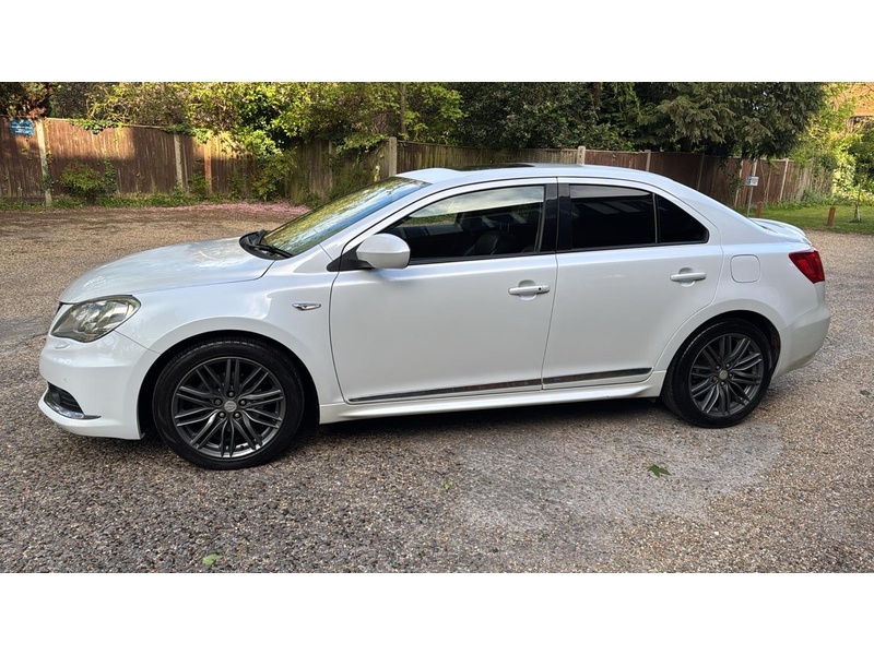 Suzuki Kizashi 2.4 16V Sport Saloon 4dr Petrol CVT 4WD Euro 5 (178 ps) - U10003741