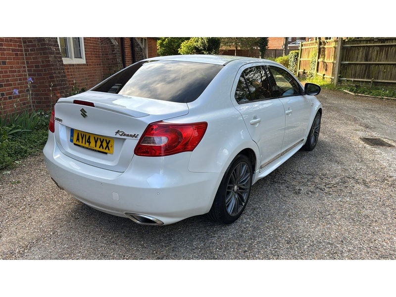 Suzuki Kizashi 2.4 16V Sport Saloon 4dr Petrol CVT 4WD Euro 5 (178 ps) - U10003741