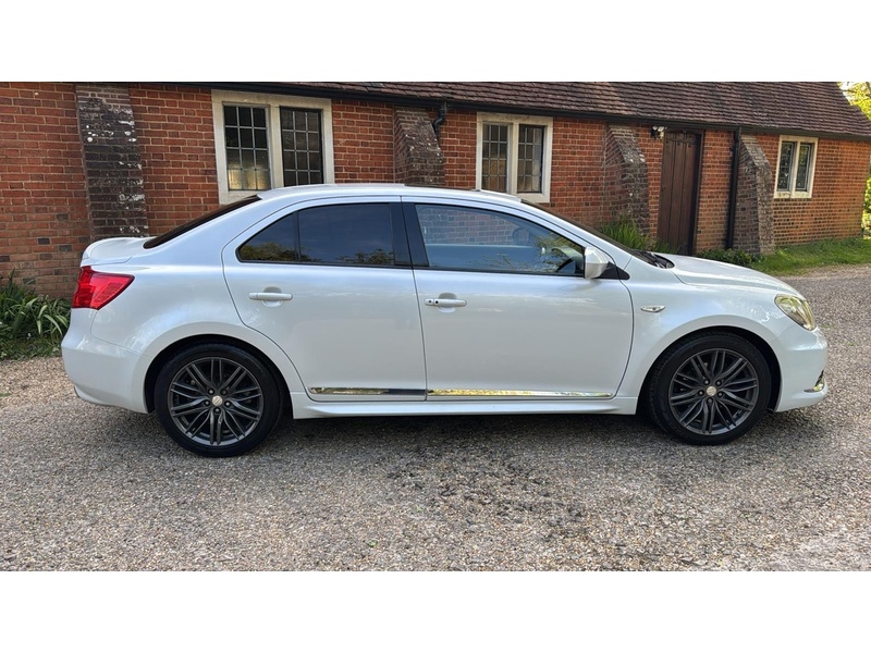 Suzuki Kizashi 2.4 16V Sport Saloon 4dr Petrol CVT 4WD Euro 5 (178 ps) - U10003741