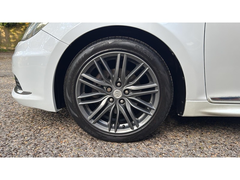 Suzuki Kizashi 2.4 16V Sport Saloon 4dr Petrol CVT 4WD Euro 5 (178 ps) - U10003741