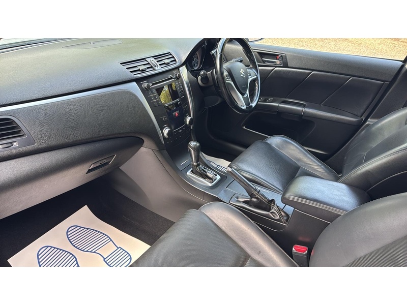 Suzuki Kizashi 2.4 16V Sport Saloon 4dr Petrol CVT 4WD Euro 5 (178 ps) - U10003741