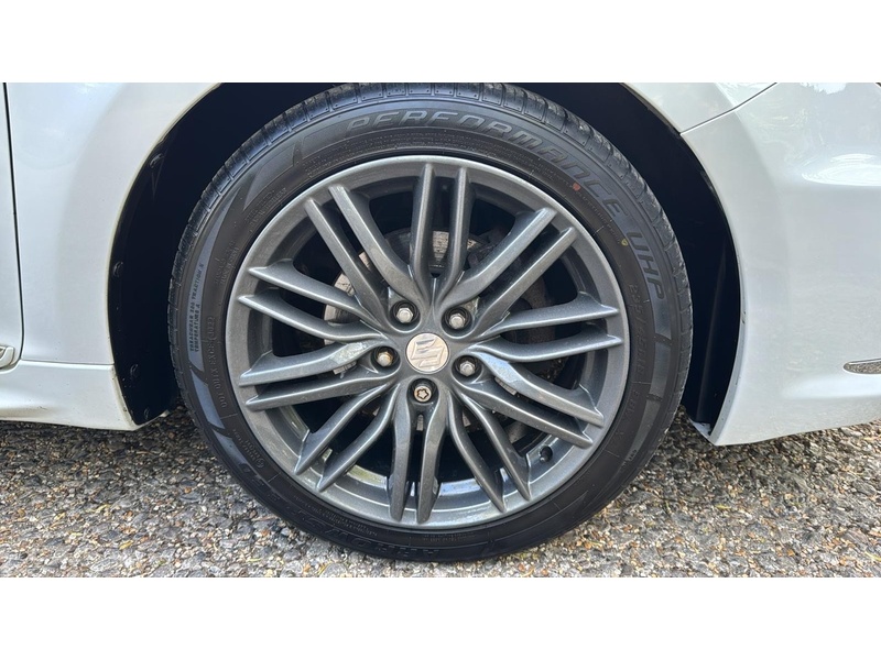 Suzuki Kizashi 2.4 16V Sport Saloon 4dr Petrol CVT 4WD Euro 5 (178 ps) - U10003741