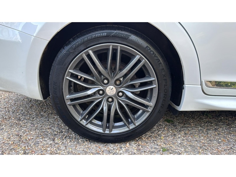 Suzuki Kizashi 2.4 16V Sport Saloon 4dr Petrol CVT 4WD Euro 5 (178 ps) - U10003741