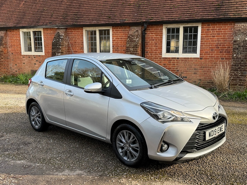 Toyota Yaris 1.5 VVT-i Icon Tech Hatchback 5dr Petrol Manual Euro 6 (111 ps) - U10003743