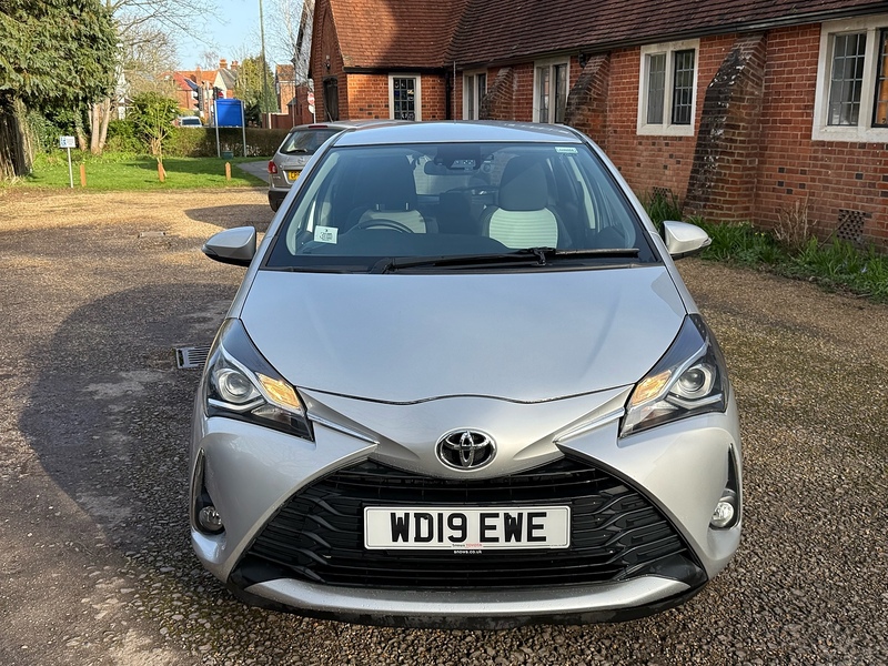 Toyota Yaris 1.5 VVT-i Icon Tech Hatchback 5dr Petrol Manual Euro 6 (111 ps) - U10003743