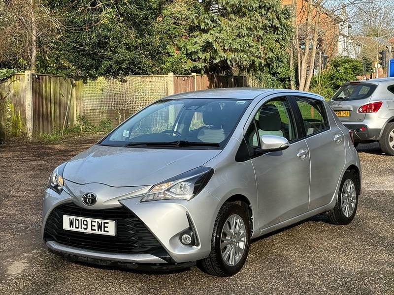 Toyota Yaris 1.5 VVT-i Icon Tech Hatchback 5dr Petrol Manual Euro 6 (111 ps) - U10003743