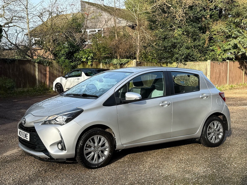 Toyota Yaris 1.5 VVT-i Icon Tech Hatchback 5dr Petrol Manual Euro 6 (111 ps) - U10003743