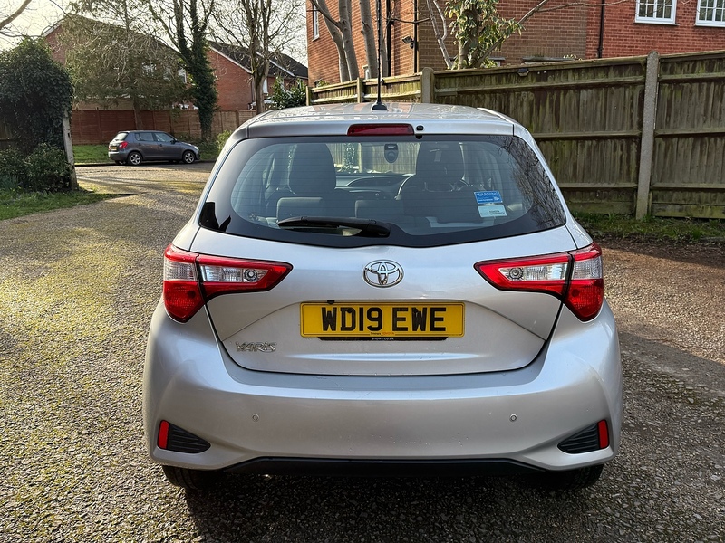 Toyota Yaris 1.5 VVT-i Icon Tech Hatchback 5dr Petrol Manual Euro 6 (111 ps) - U10003743
