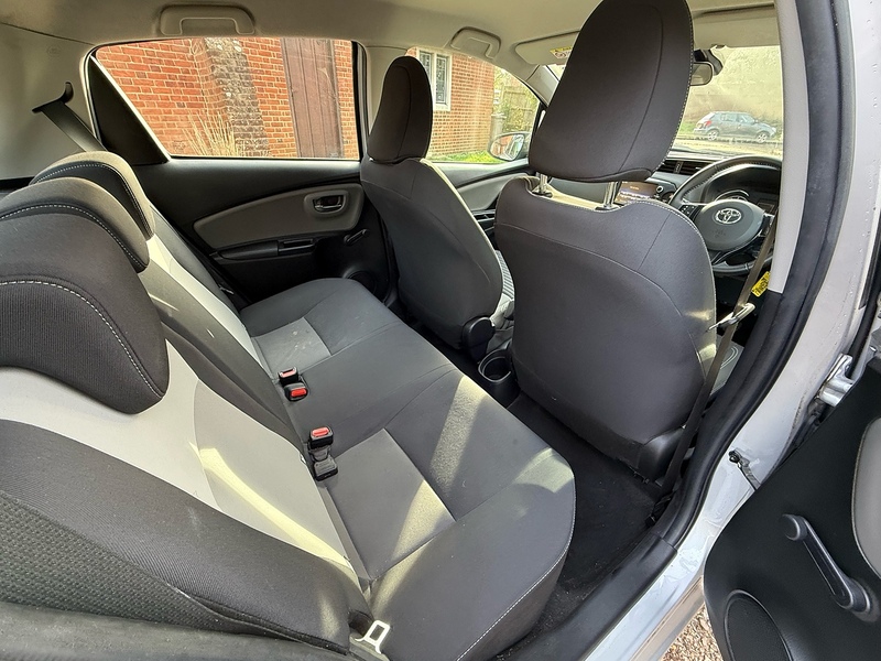 Toyota Yaris 1.5 VVT-i Icon Tech Hatchback 5dr Petrol Manual Euro 6 (111 ps) - U10003743