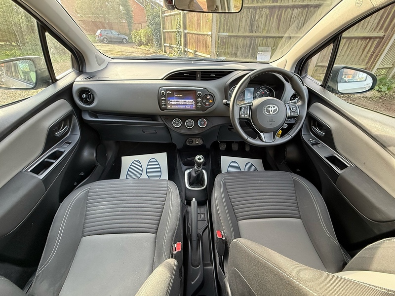 Toyota Yaris 1.5 VVT-i Icon Tech Hatchback 5dr Petrol Manual Euro 6 (111 ps) - U10003743