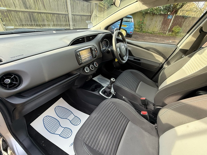 Toyota Yaris 1.5 VVT-i Icon Tech Hatchback 5dr Petrol Manual Euro 6 (111 ps) - U10003743