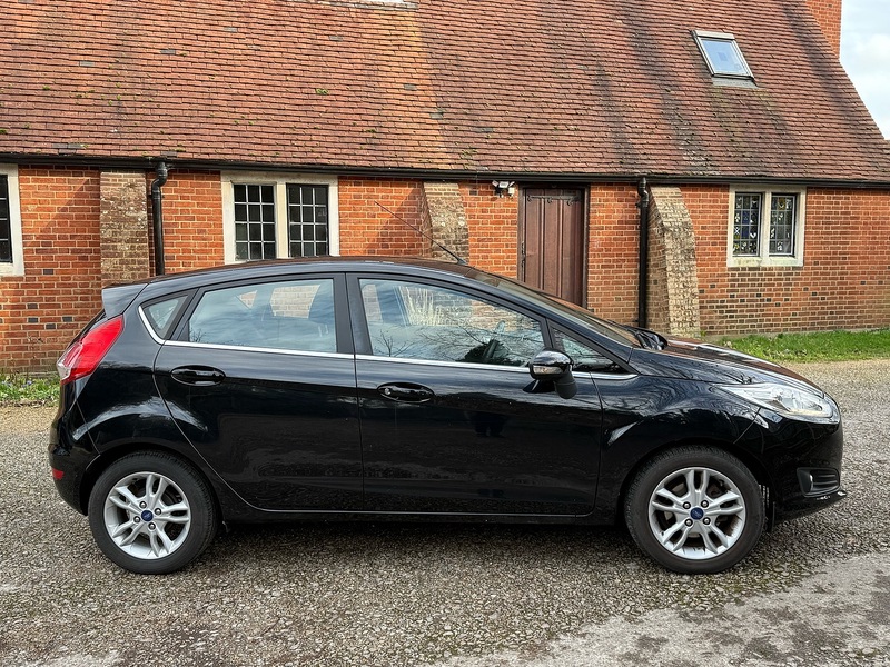 Ford Fiesta 1.25 Zetec Hatchback 5dr Petrol Manual Euro 6 (82 ps) - U10003746