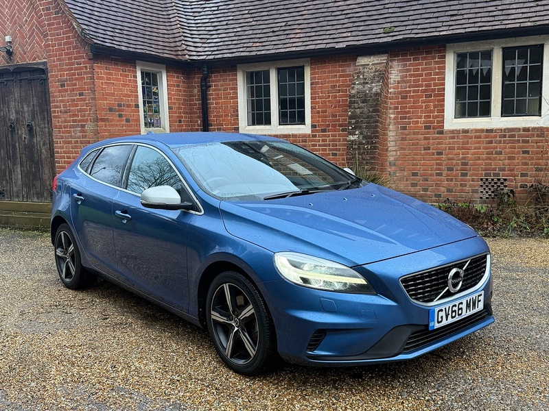Volvo V40 2.0 T2 R-Design Nav Plus Euro 6 (s/s) 5dr - U10003748