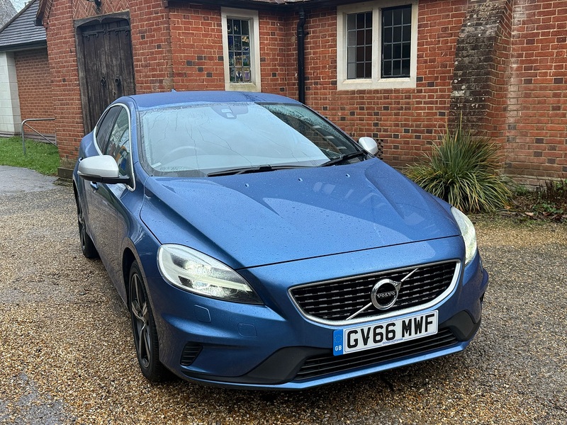 Volvo V40 2.0 T2 R-Design Nav Plus Euro 6 (s/s) 5dr - U10003748