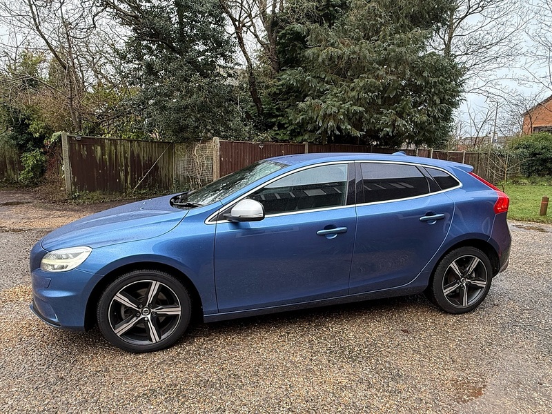 Volvo V40 2.0 T2 R-Design Nav Plus Euro 6 (s/s) 5dr - U10003748