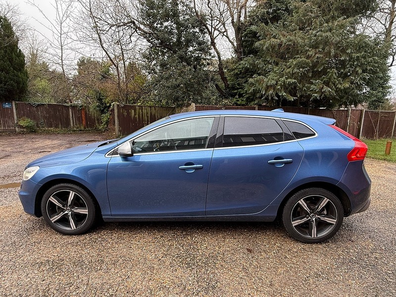 Volvo V40 2.0 T2 R-Design Nav Plus Euro 6 (s/s) 5dr - U10003748