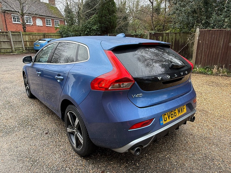 Volvo V40 2.0 T2 R-Design Nav Plus Euro 6 (s/s) 5dr - U10003748