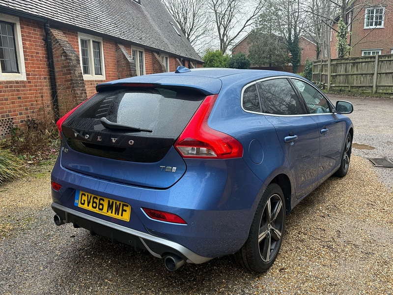 Volvo V40 2.0 T2 R-Design Nav Plus Euro 6 (s/s) 5dr - U10003748