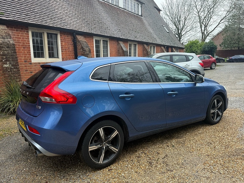 Volvo V40 2.0 T2 R-Design Nav Plus Euro 6 (s/s) 5dr - U10003748
