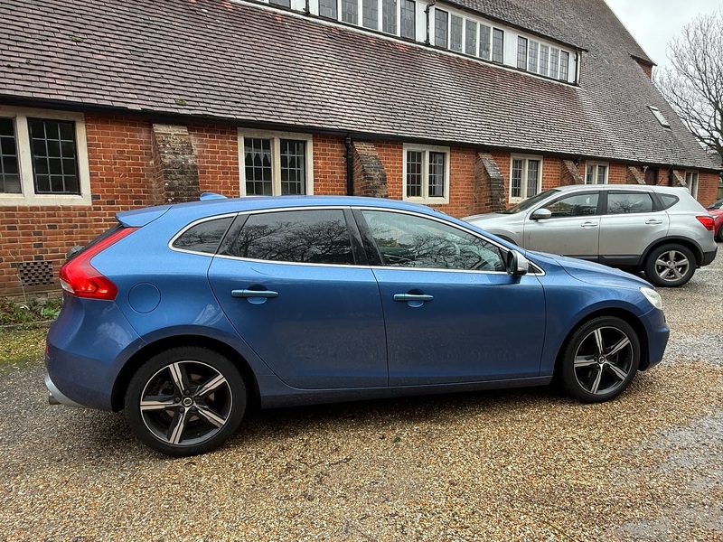 Volvo V40 2.0 T2 R-Design Nav Plus Euro 6 (s/s) 5dr - U10003748