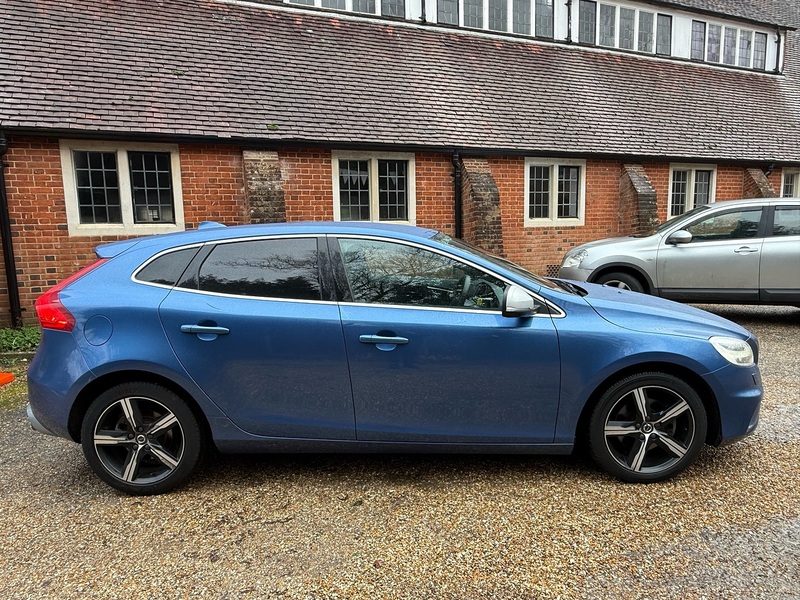 Volvo V40 2.0 T2 R-Design Nav Plus Euro 6 (s/s) 5dr - U10003748