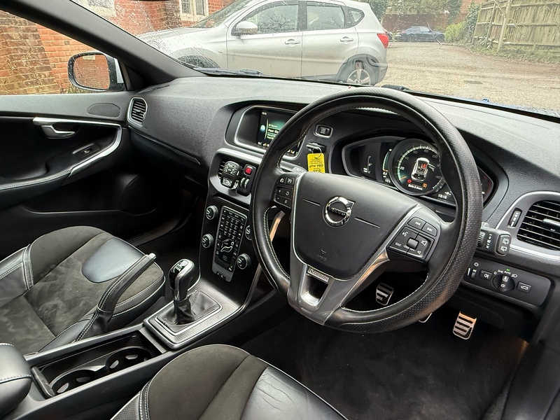 Volvo V40 2.0 T2 R-Design Nav Plus Euro 6 (s/s) 5dr - U10003748