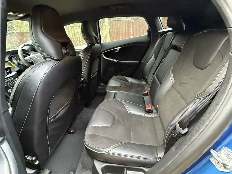 Volvo V40 2.0 T2 R-Design Nav Plus Euro 6 (s/s) 5dr - U10003748