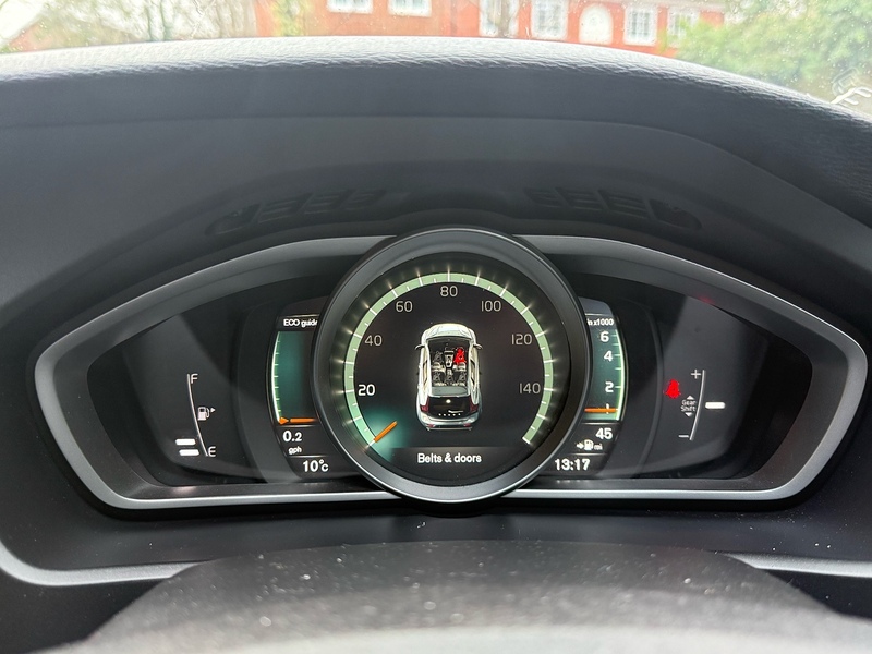 Volvo V40 2.0 T2 R-Design Nav Plus Euro 6 (s/s) 5dr - U10003748