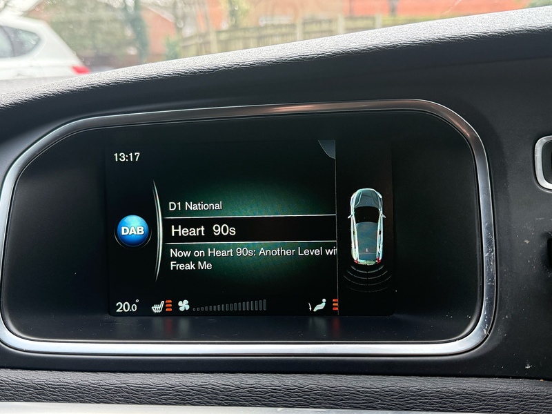 Volvo V40 2.0 T2 R-Design Nav Plus Euro 6 (s/s) 5dr - U10003748