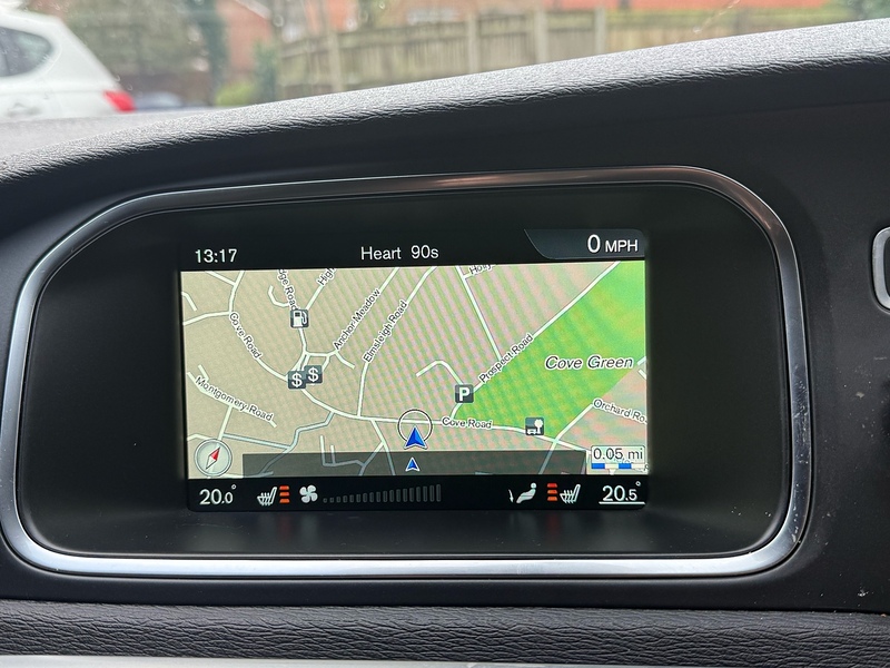 Volvo V40 2.0 T2 R-Design Nav Plus Euro 6 (s/s) 5dr - U10003748