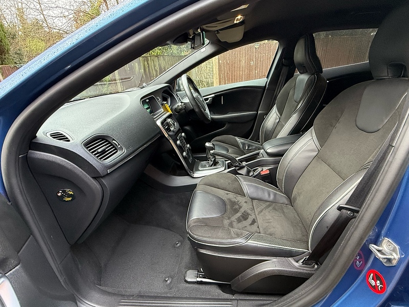 Volvo V40 2.0 T2 R-Design Nav Plus Euro 6 (s/s) 5dr - U10003748