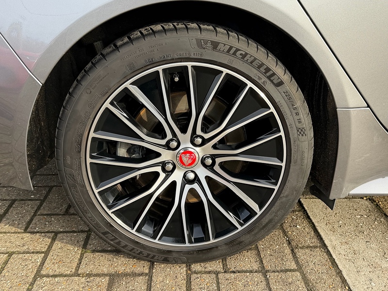 Jaguar XE 2.0 D180 R-Dynamic S Saloon 4dr Diesel Auto Euro 6 (s/s) (180 ps) - U10003752